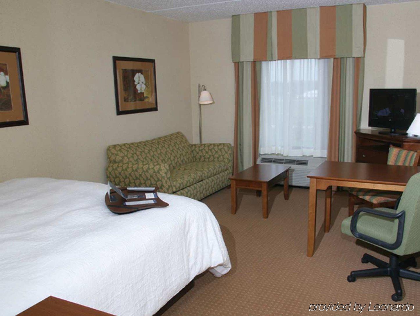 Hampton & Hotel